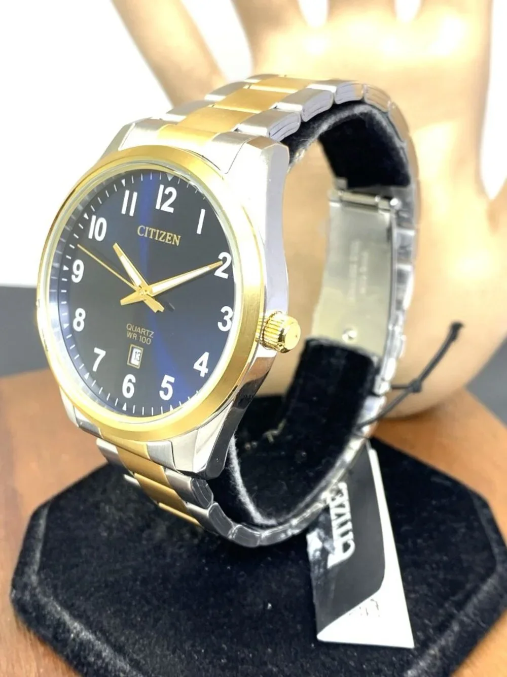 Citizen men wear slight