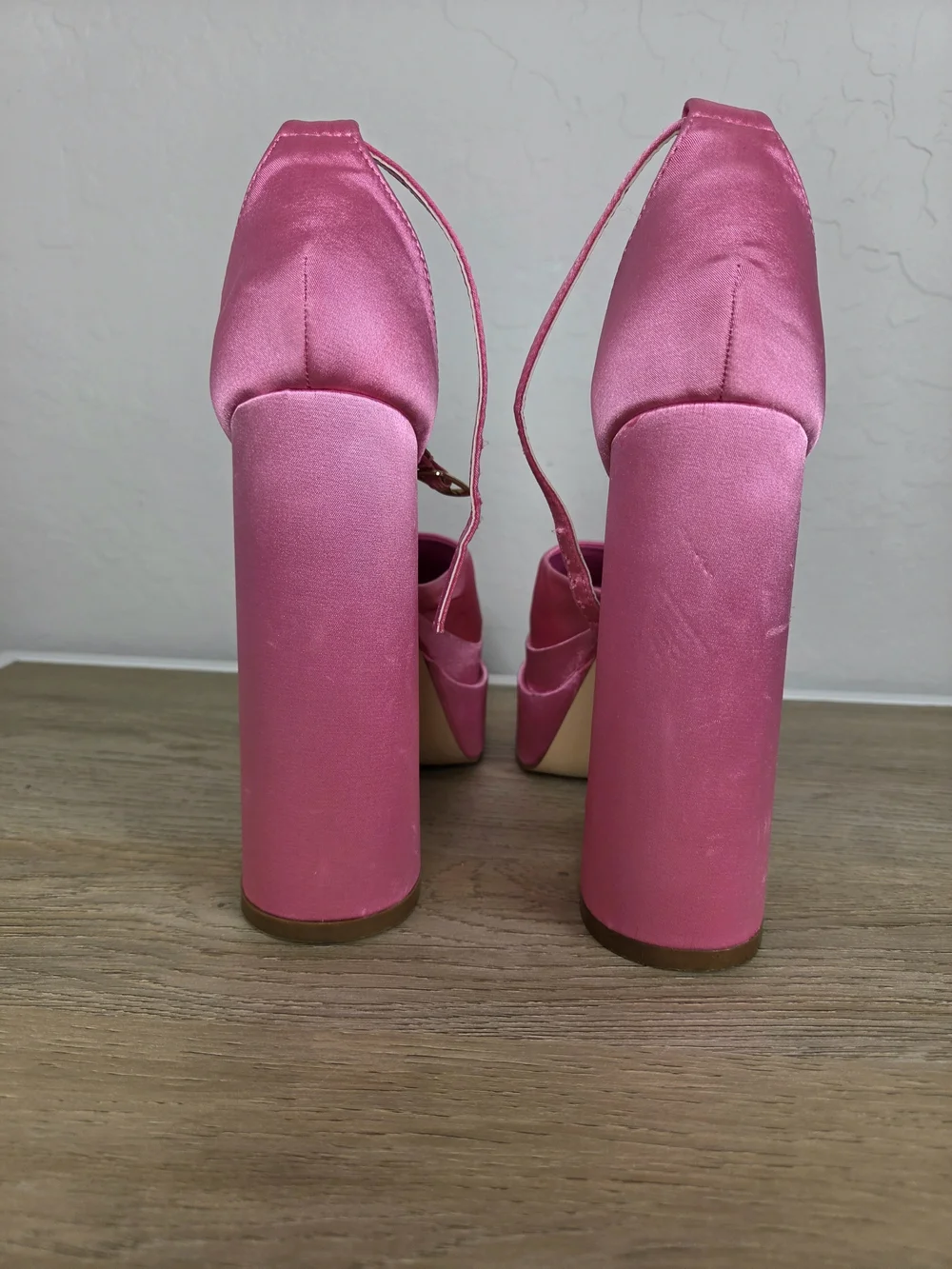 Shoe Dazzle bold hot
