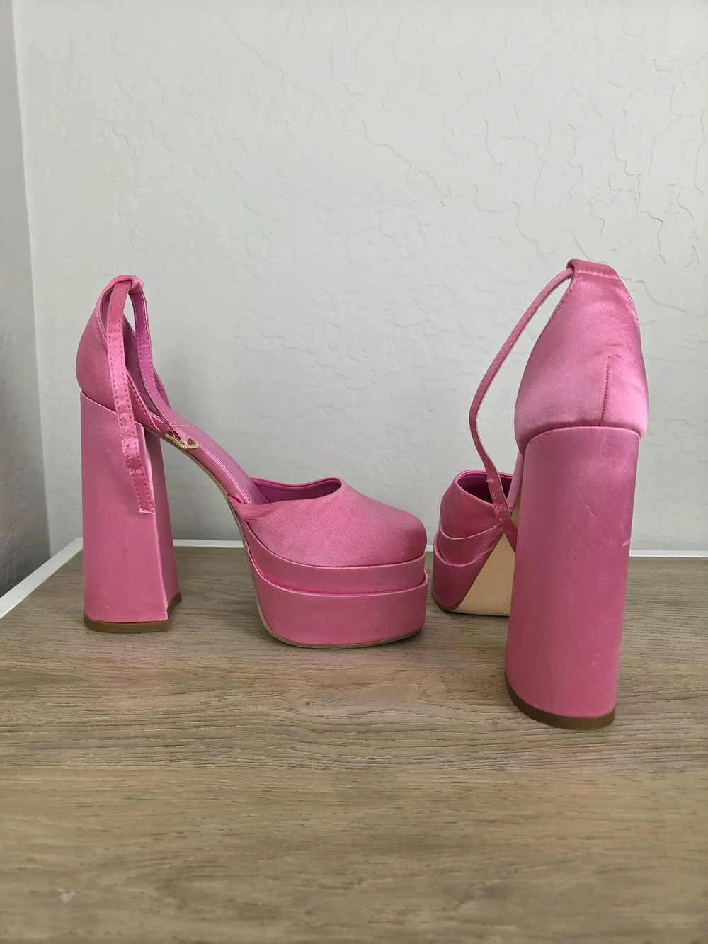 Shoe Dazzle bold hot