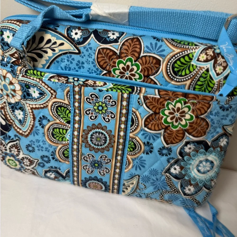Vera Bradley hard closed tag