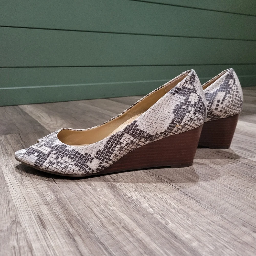 Vionic stylish snake