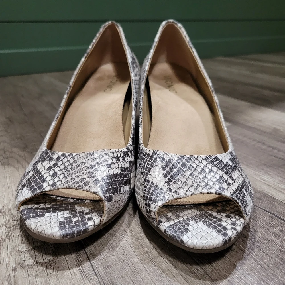 Vionic stylish snake