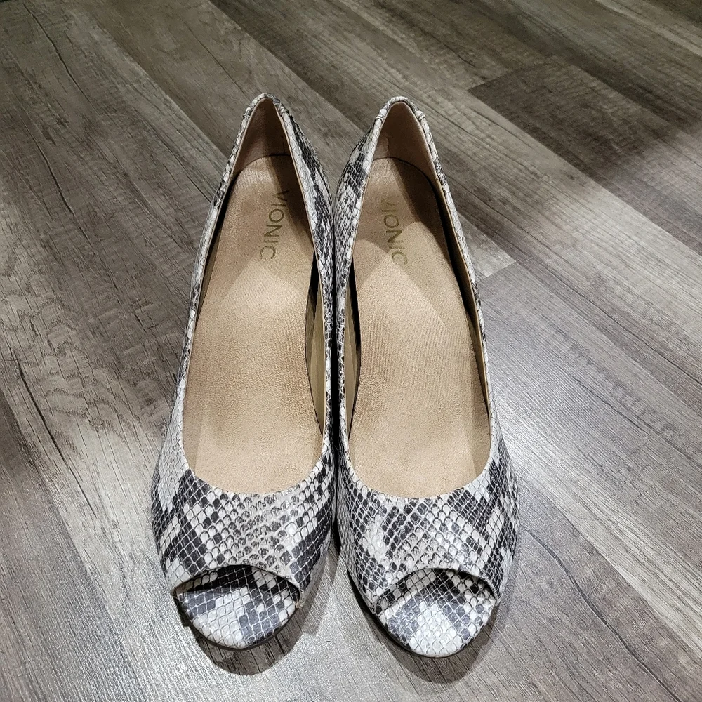 Vionic stylish snake