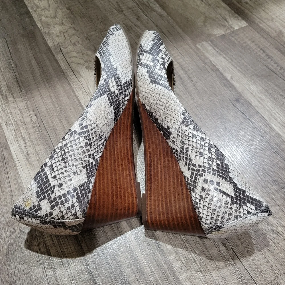 Vionic stylish snake