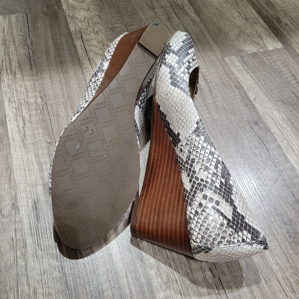 Vionic stylish snake