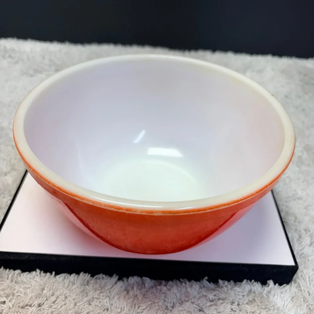 Pyrex embossed base
