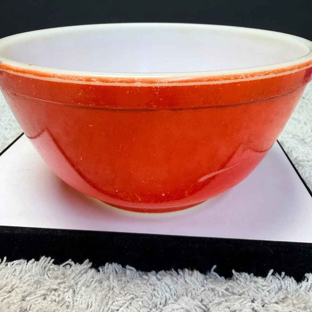 Pyrex embossed base
