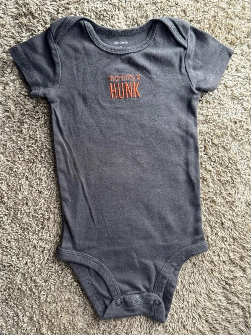 Carter’s Baby Boys 9 Months Mommy’s Hunk Gray Short Sleeve Bodysuit