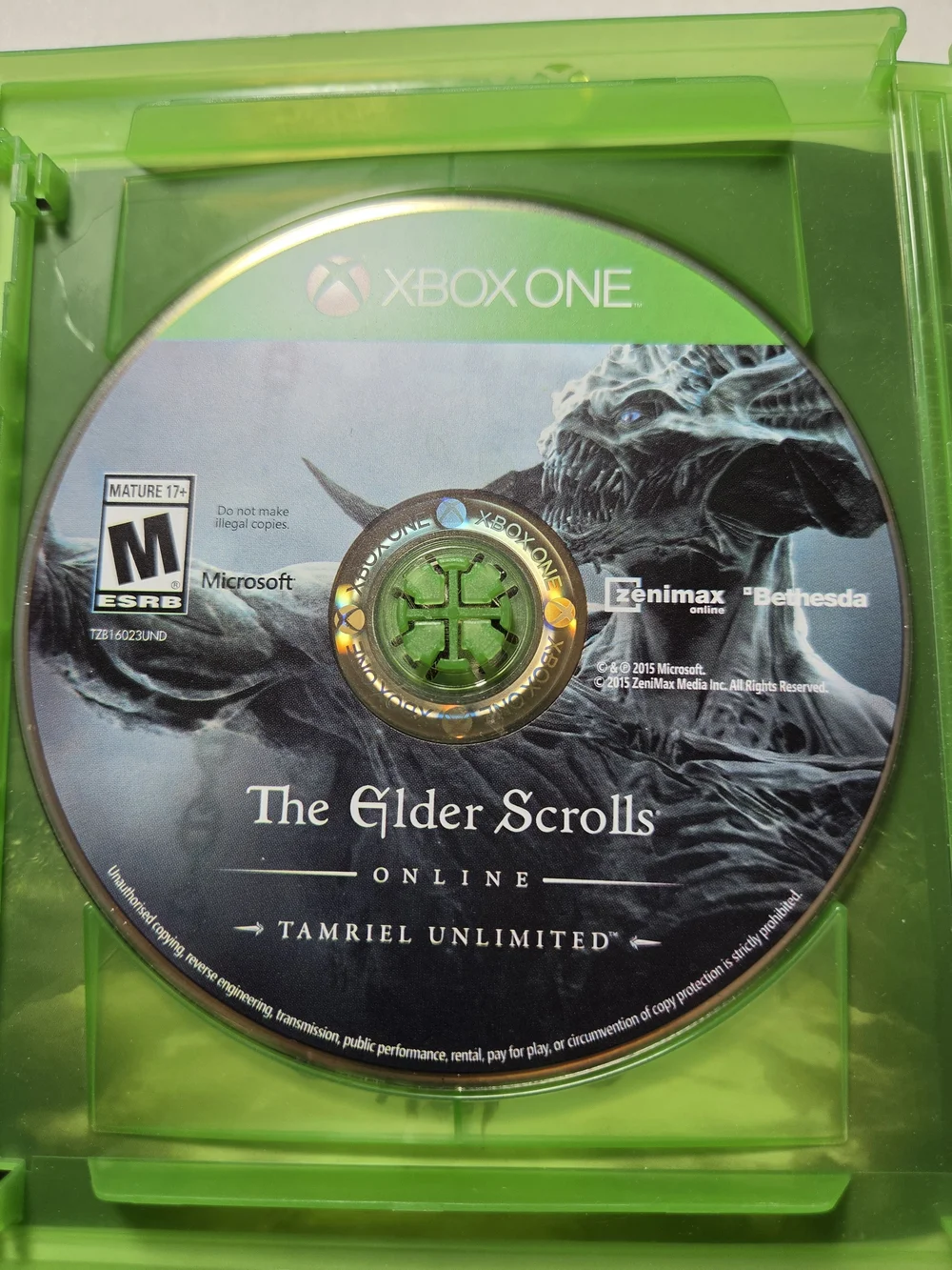 Bethesda EldeThe Elder Scrolls Online: Tamriel Unlimited - Xbox One (White/Gold)