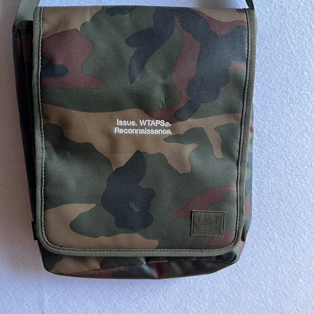 Herschel Supply Co. camo crossbody streetwear