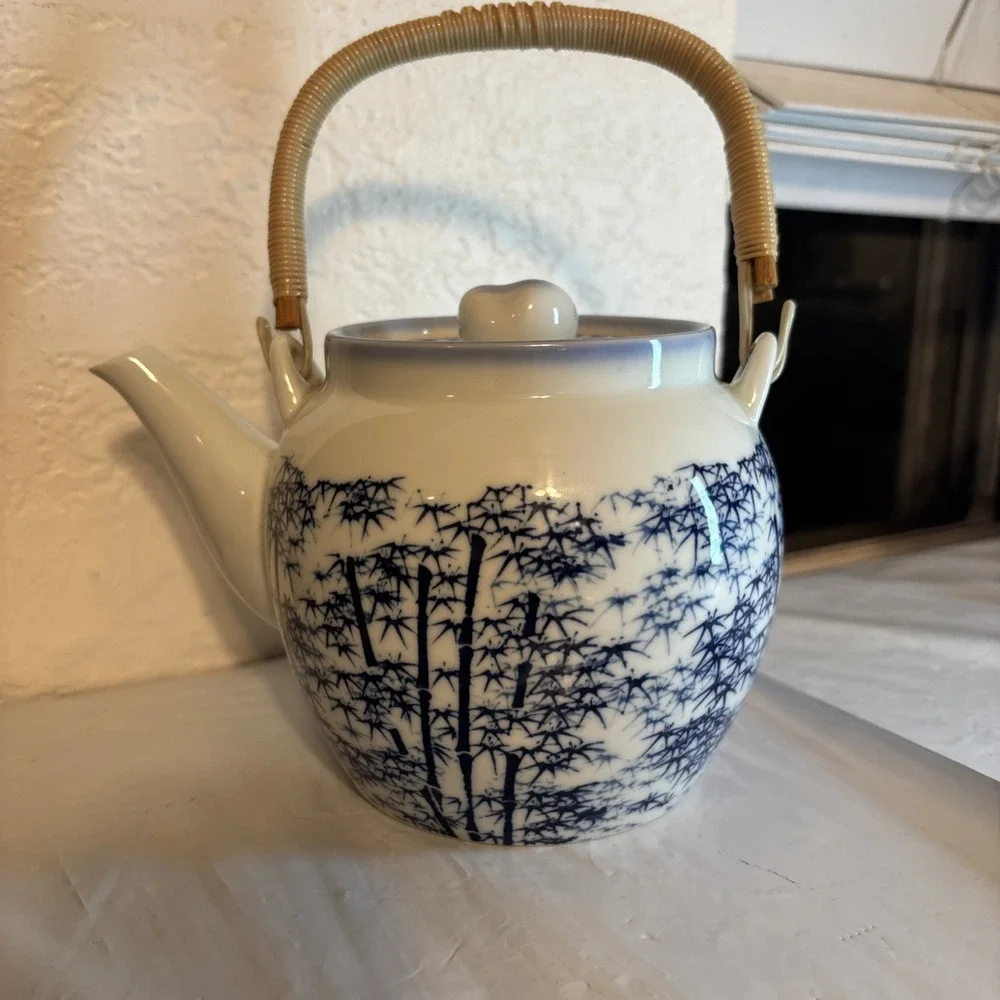 The Unbranded Brand tea style white