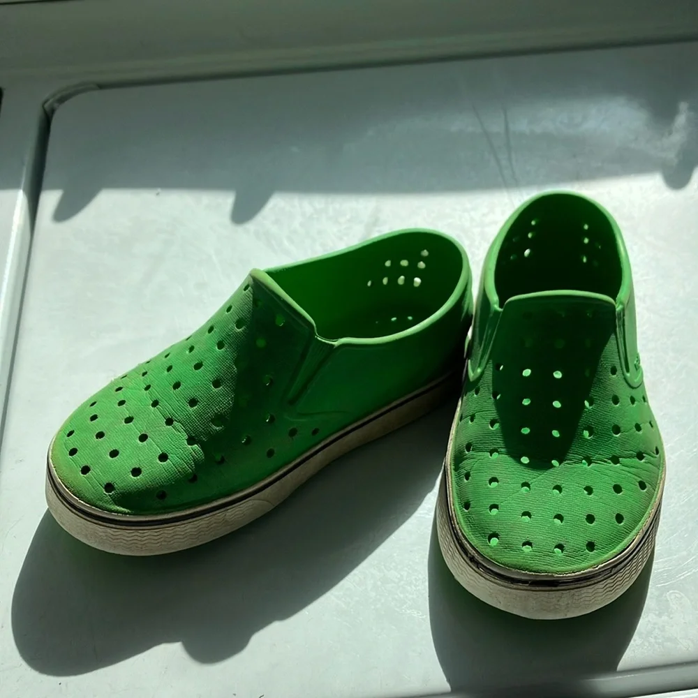 Native shoes toddler 11 lime green rubber slip on