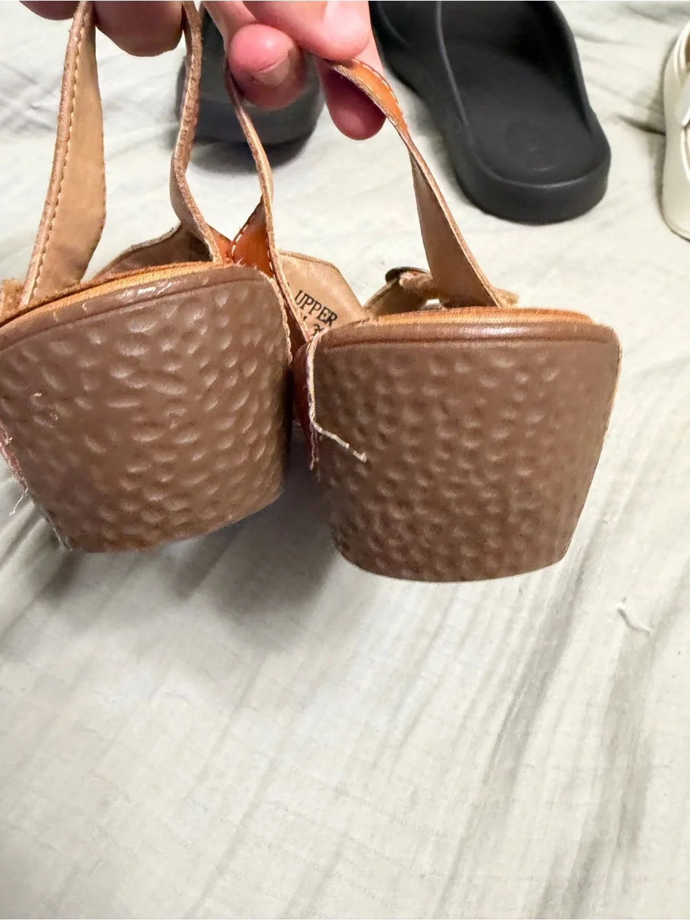 Lartiste comfortable tan