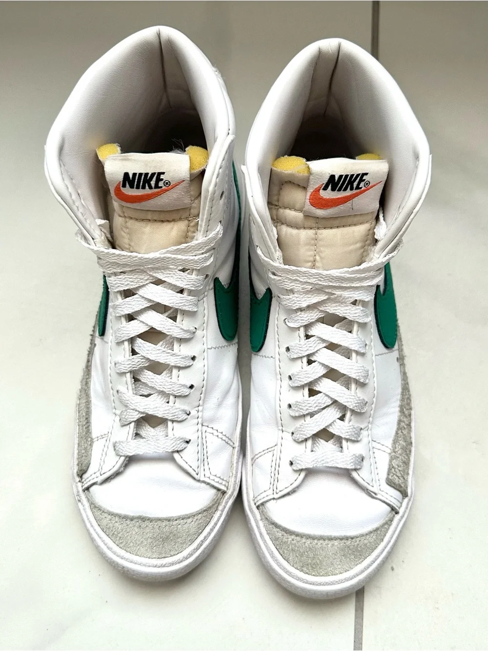Nike •white leather