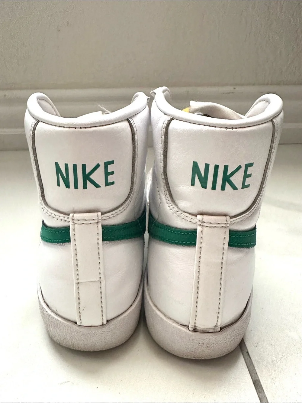 Nike •white leather
