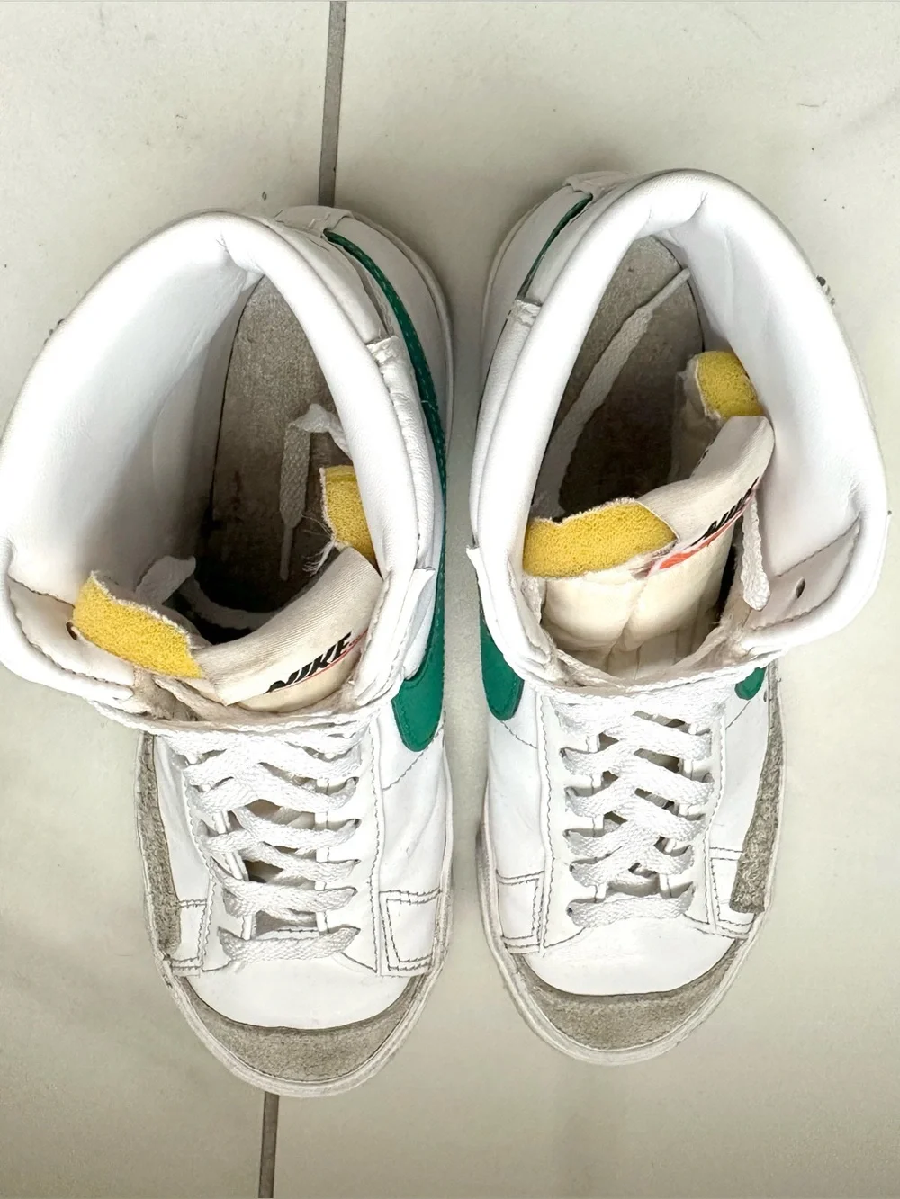 Nike •white leather