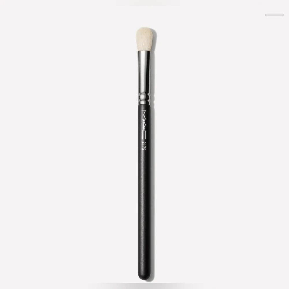 MAC Cosmetics brush shading