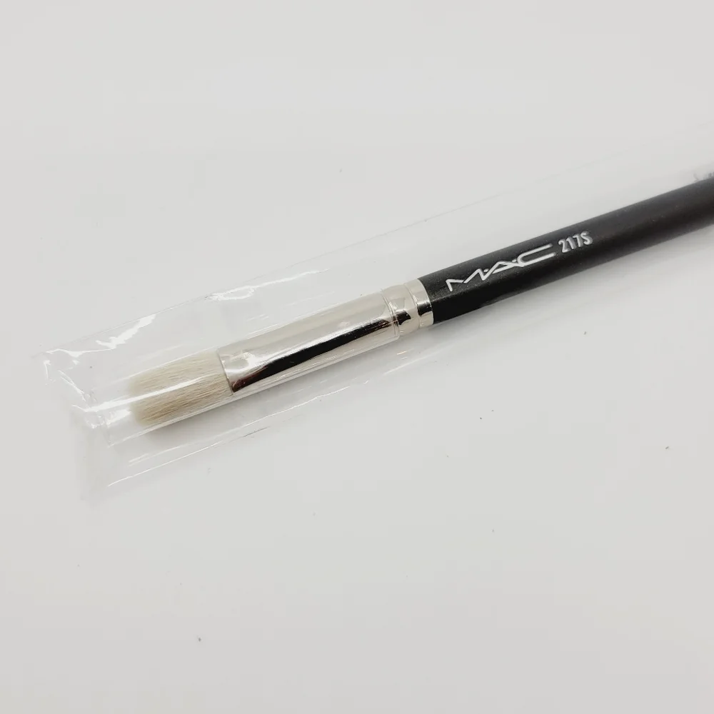 MAC Cosmetics brush shading