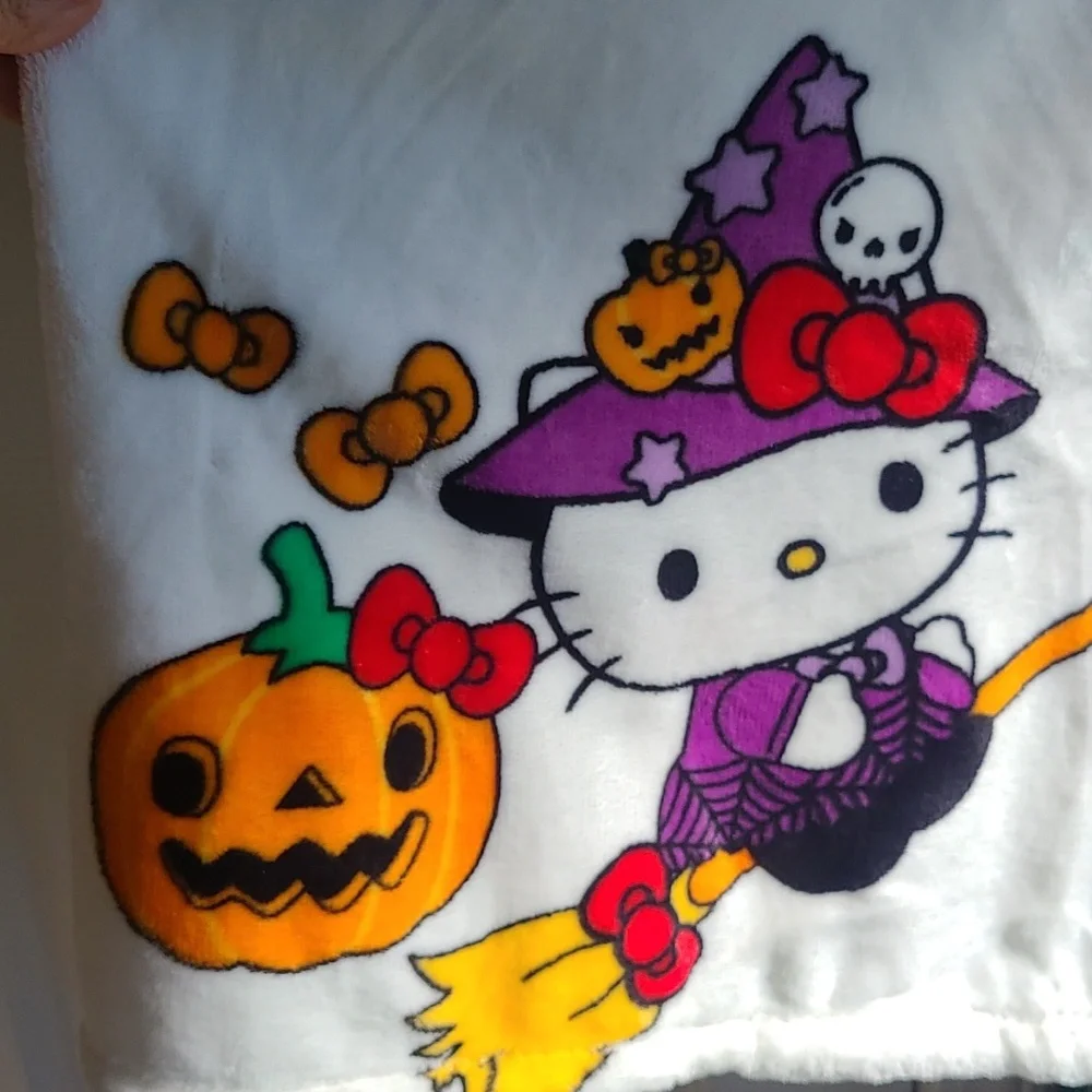 Hello Kitty 🎃 21 bullseye