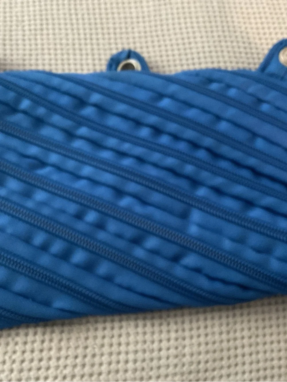 Zipit playful blue
