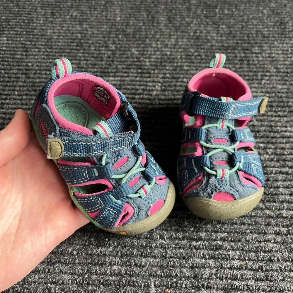 Keen Seacamp II CNX Water Sandals Toddler 4 Blue Pink Excellent Hybrid Hiking