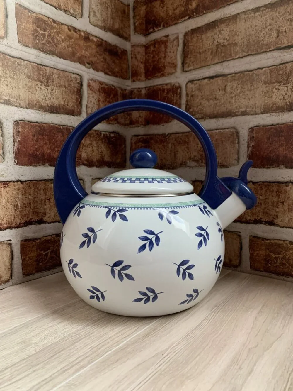 VILLEROY & BOCH SWITCH 3 ENAMEL TEA KETTLE  W/BOX