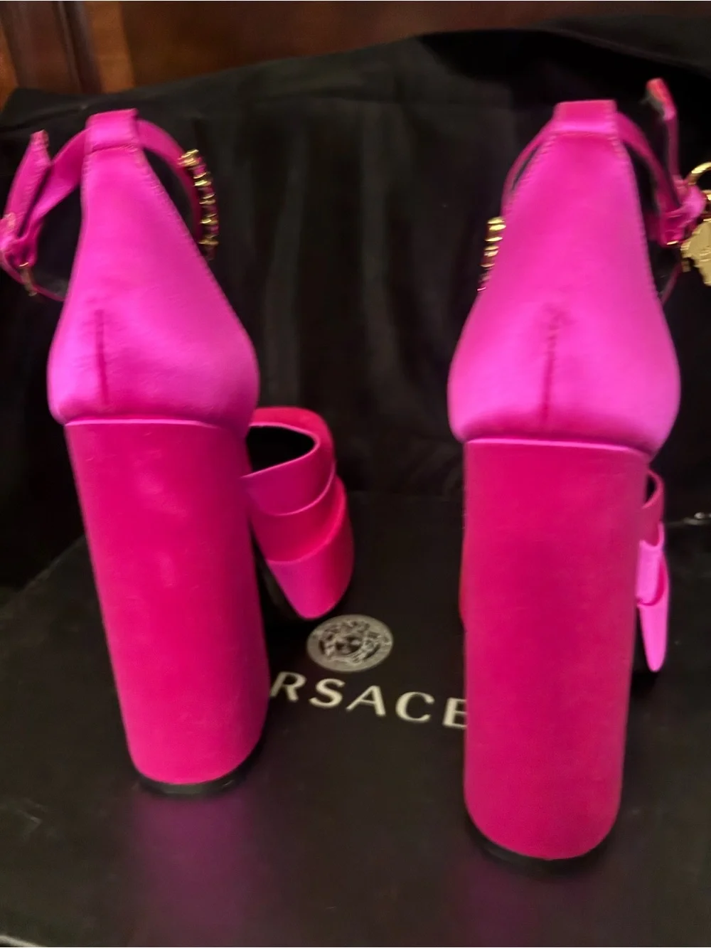 Versace vibrant hot