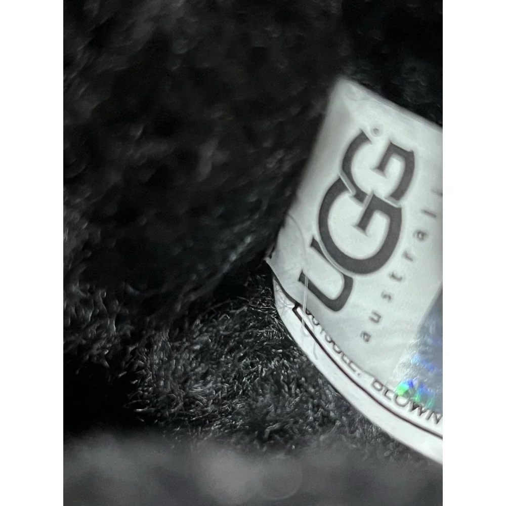 UGG classic short