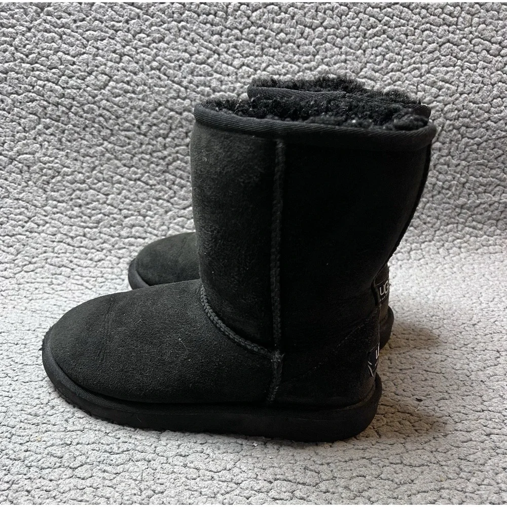 UGG classic short