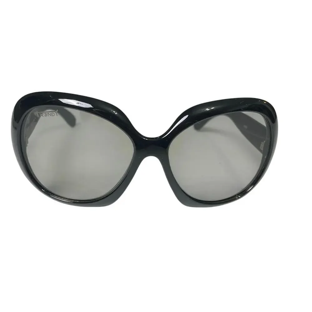 Trendy oversized black