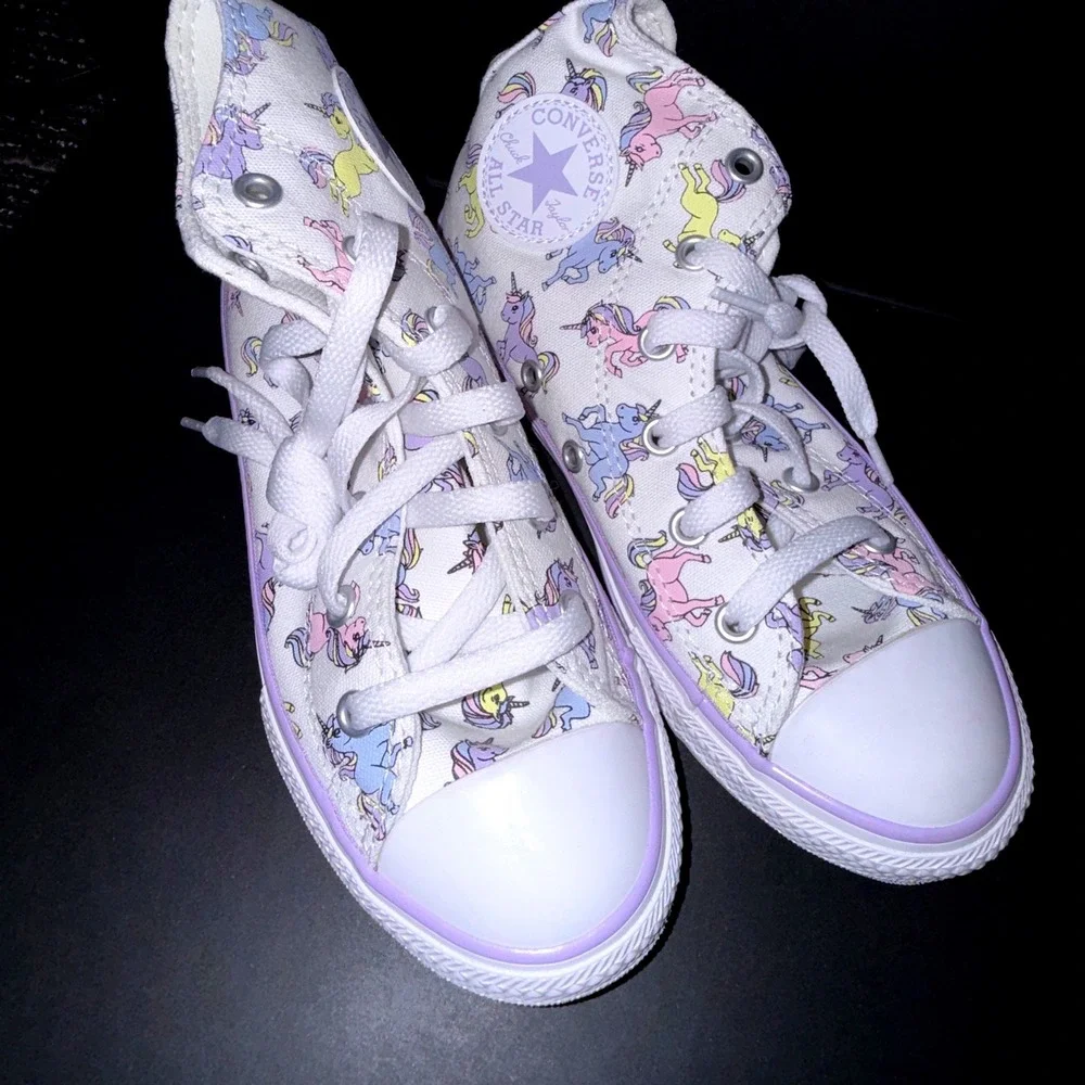 Converse CTAS Hi Kids Size 1.5 White Moonstone Violet New Unicorn