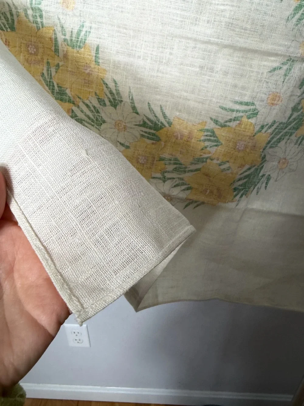 Vintage Linen Tablecloth Daffodils Yellow Floral Spring Square 33”x33”