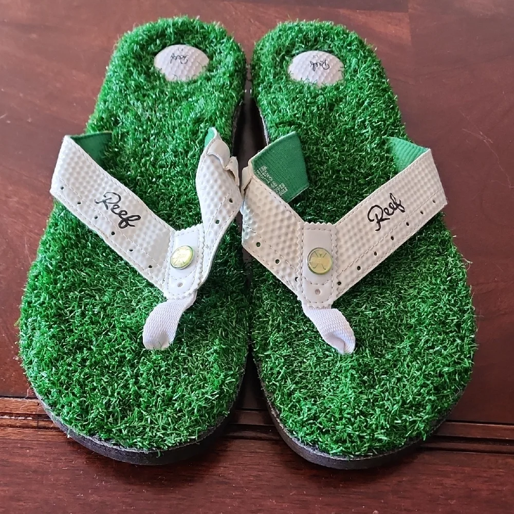 Reef Men's Green Grass-Style Flip Flop Sandals with White Straps