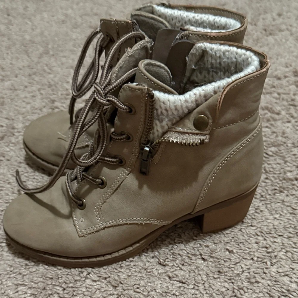 Girls' Tan Lace-Up Ankle Boots with Knit Collar