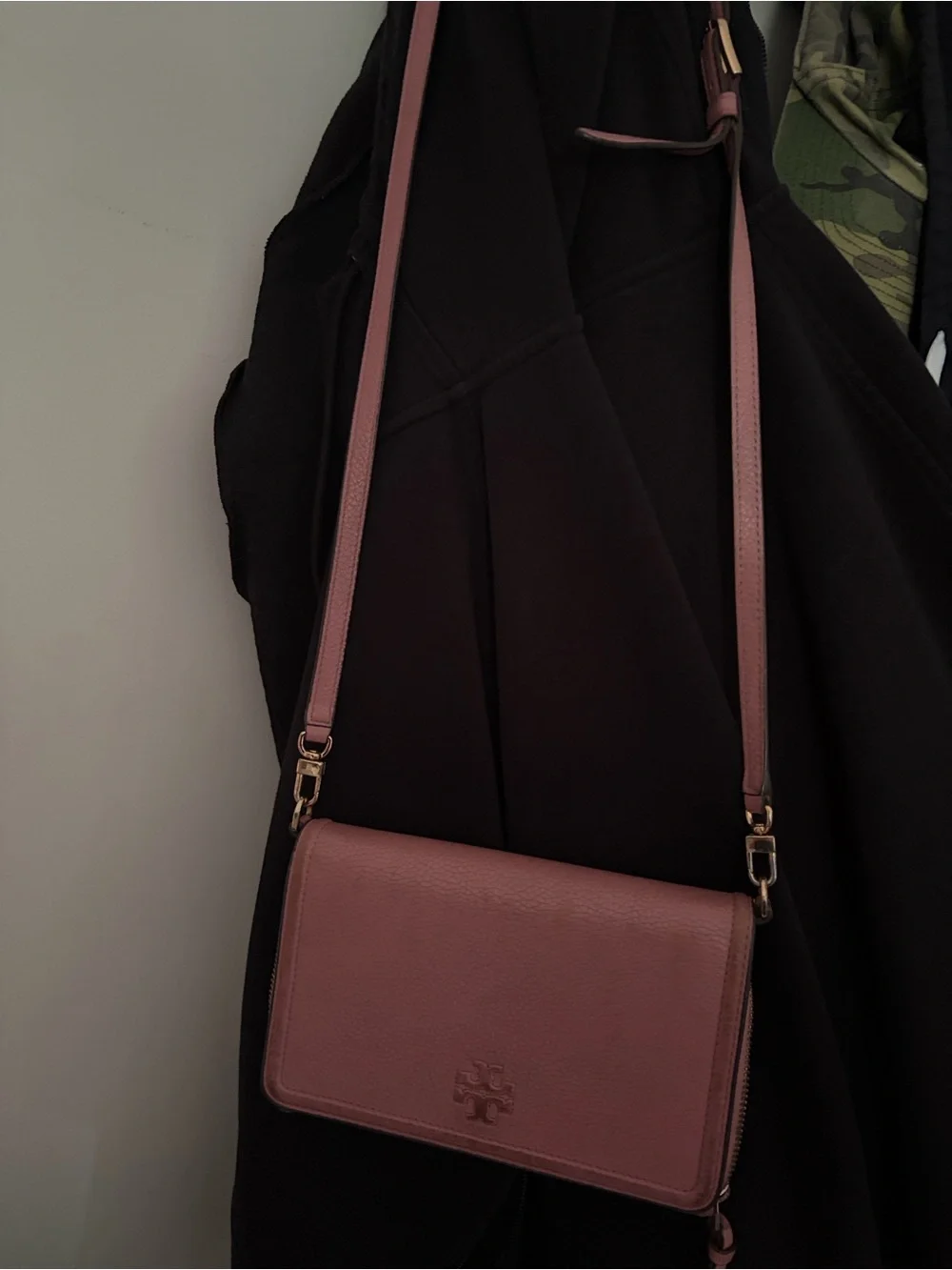 Tory Burch Mauve Pink Pebbled Leather Crossbody Wallet