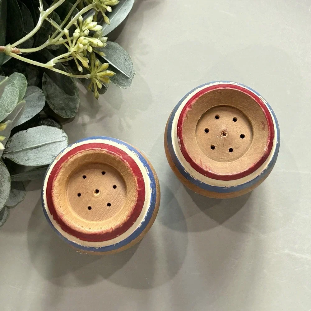 Vintage Wood Barrel Salt & Pepper Shakers with Patriotic Red White Blue Bands‎