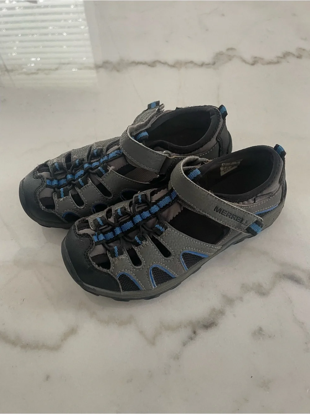 Merrell Kids Size 2 Gray and Blue Closed-Toe Outdoor Sandals #0206