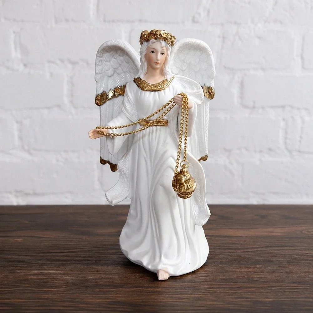 American Vintage graceful porcelain