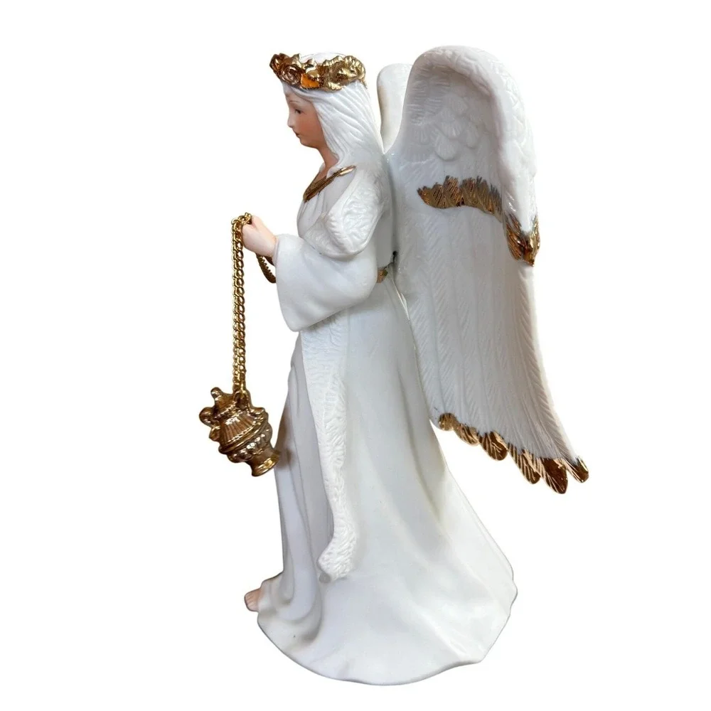 American Vintage graceful porcelain
