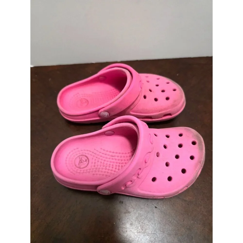 CROCS details durable