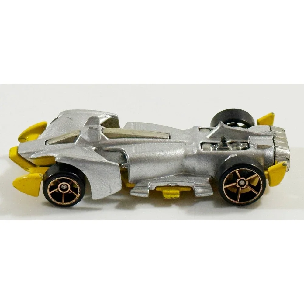 Hot Wheels Jet Threat 4.0 Kids 1:64 Silver Yellow Diecast Race Car Toy