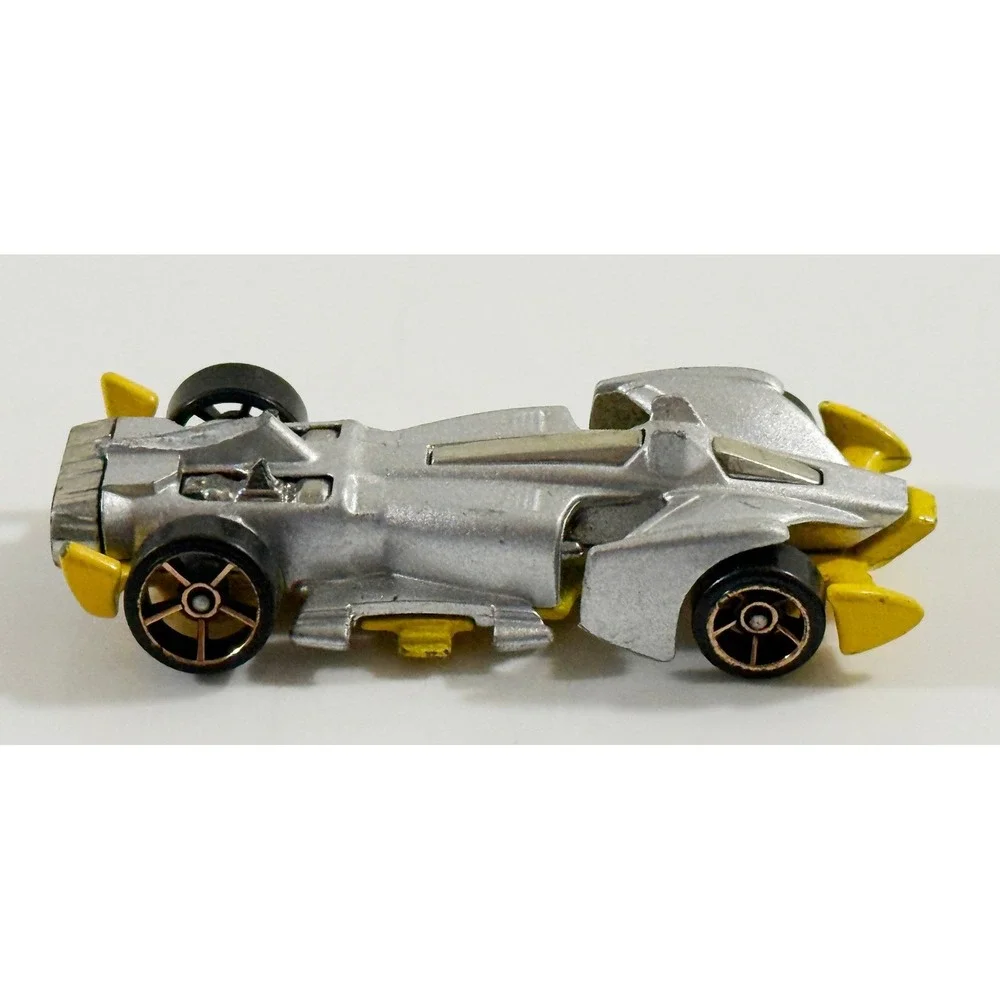 Hot Wheels Jet Threat 4.0 Kids 1:64 Silver Yellow Diecast Race Car Toy