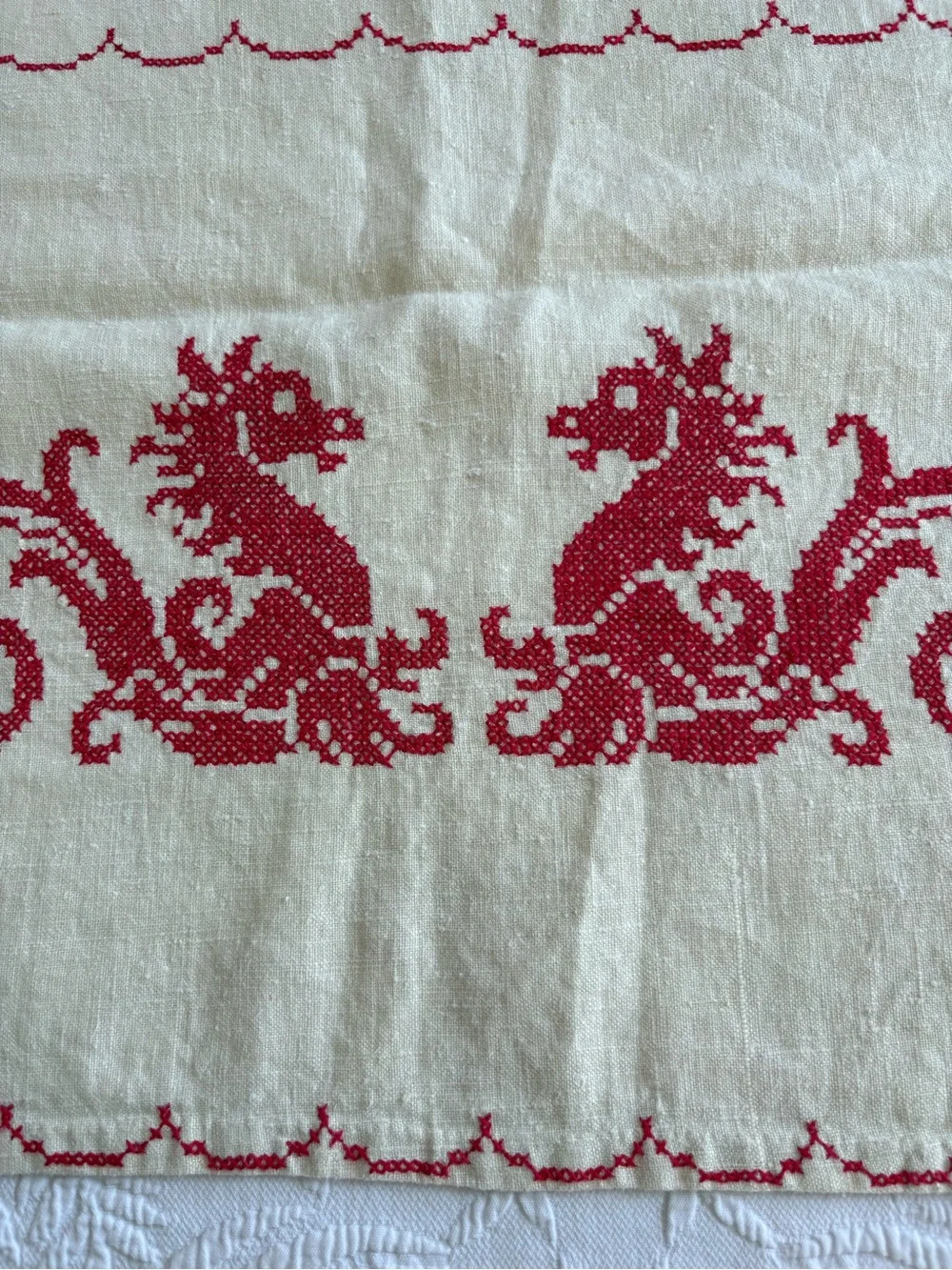 Vintage red piece border