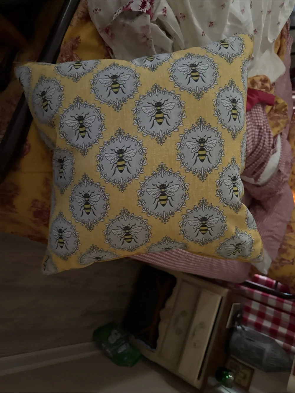 Rachel Ashwell QUEEN BEE Indoor Outdoor Throw Pillows 18x18 Set of 2 NWOT