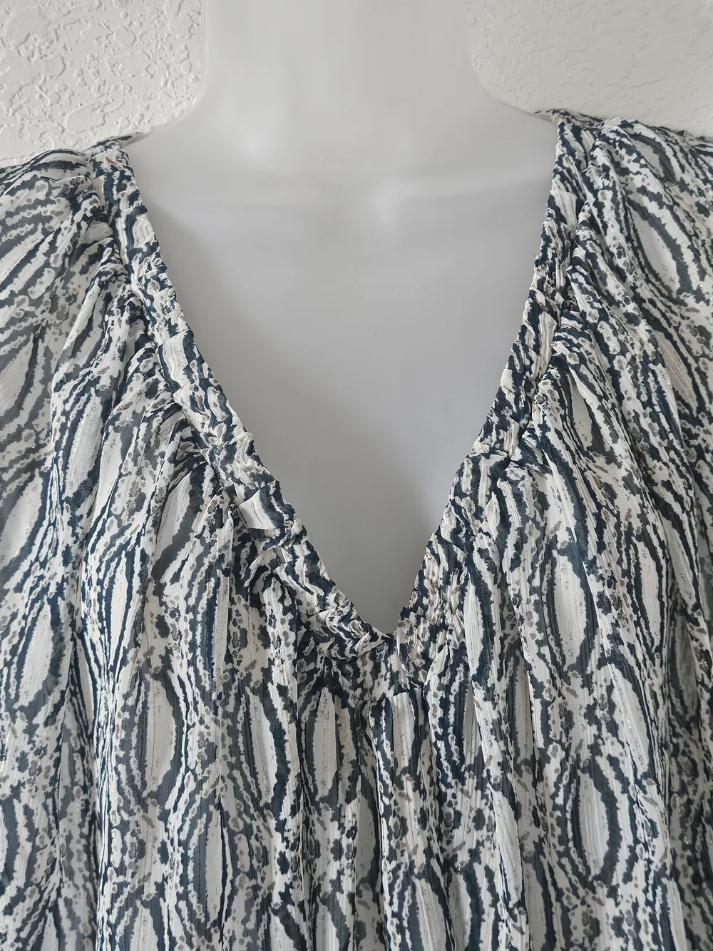 Zara title blue