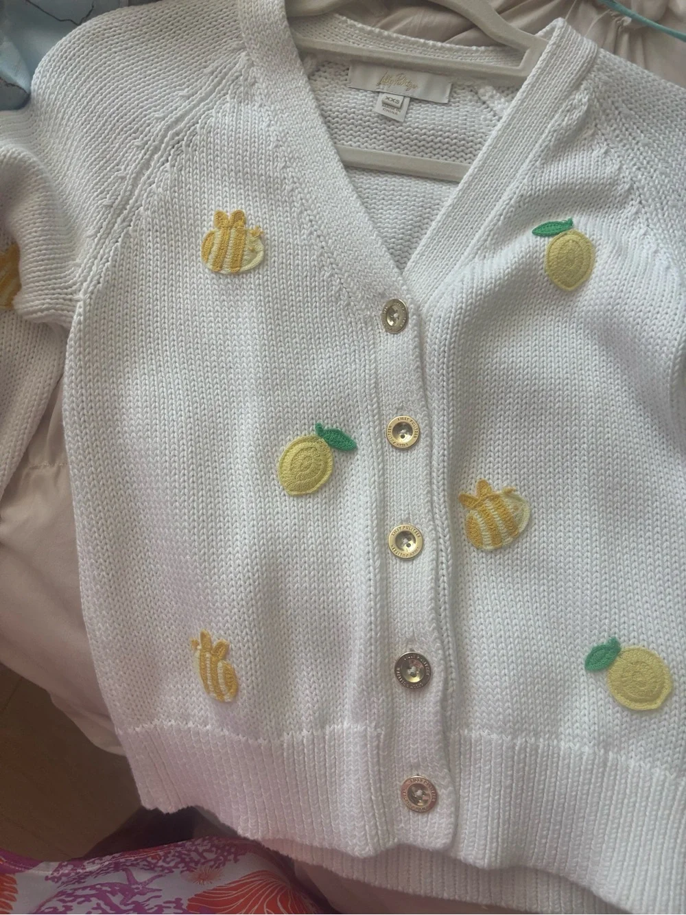 Lilly Pulitzer white v‑neck