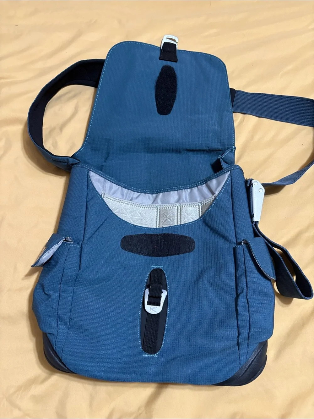 Keen compact messenger