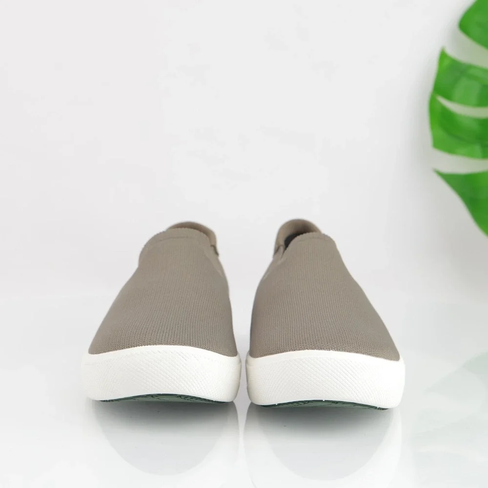 Vessi Mens Boardwalk Slip-On Shoe Size 9 Waterproof Taupe Olive Gray Knit Casual