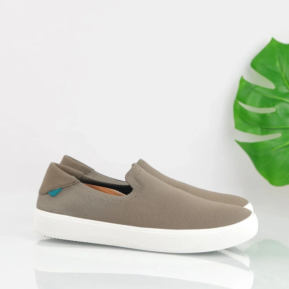 Vessi Mens Boardwalk Slip-On Shoe Size 9 Waterproof Taupe Olive Gray Knit Casual