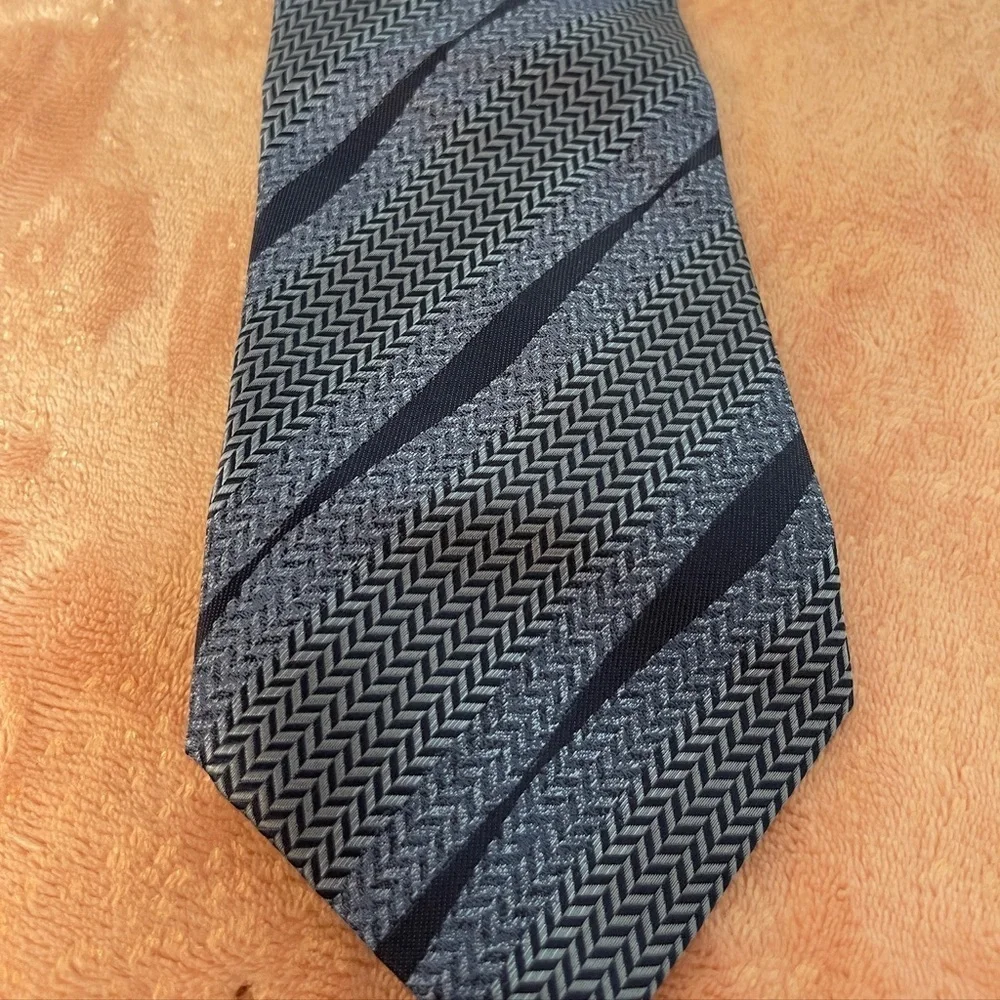 Kenneth Cole stylish kenneth